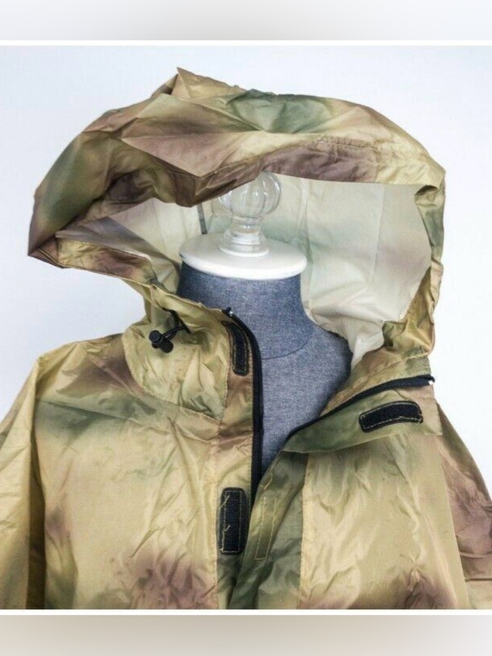 STAR WARS 
Camo Hooded Cape with Spec Force Emblem - Green & Brown - Picture 3 of 3